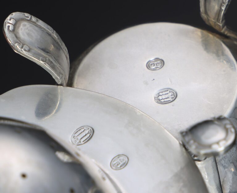 Stempel 830 - sølvstempler i bestik og korpus - 3 tårnet bestik er 83 procent rent sølv