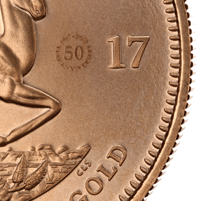1 Oz Krugerrand 50 års jubilæums guldmønt fra 2017 med den karakteristiske glød og prægning. Denne mønt har fået tilføjet et lille loge til højre for bukken der angiver 50 års jubilæet. Vitus Guld har et bredt udvalg til din fysisk investering i guld, denne mønt vil derudover være et flot eksemplar i enhver samling.