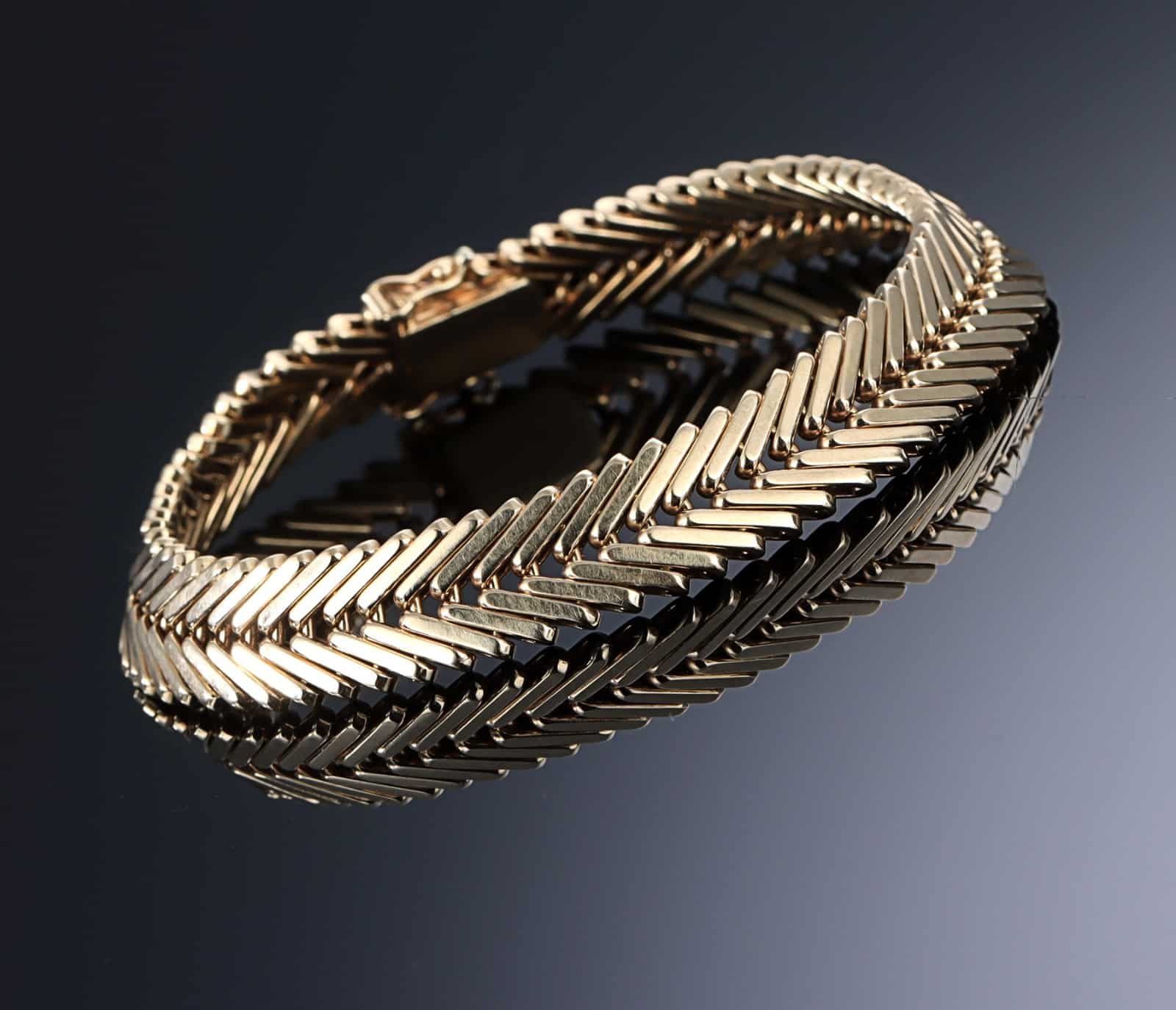 Vitus Guld køber sildeben armbånd i 8 karat og 14 karat samt 18 karat guld. bedste guldpris gives.