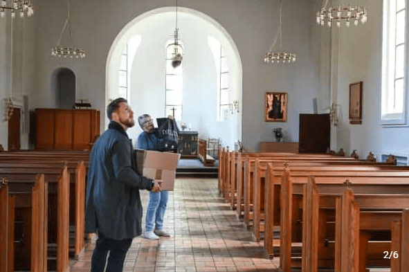 Kirkesølv returneret til rette ejermand i fredens Kirke i Svendborg